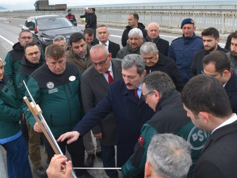 Samsun valisi sayın Orhan Tavlı,Yakakent kaymakamı sayın Muhammed Sadi Taşyapan,Alaçam Kaymakamı sayın Fatih Kayabaşı, yakakent Belediye Başkanı Sayın Dr. Şerafettin Aydoğdu, Dsi bölge müdürü sayın Köksal Buğra Çelik ile birlikte Su ürünleri İşleme ihtisas Osb’nin kurulacağı alanda ıslah çalışmaları yerinde inceleyerek süreç ile ilgili bilgilendirildik.