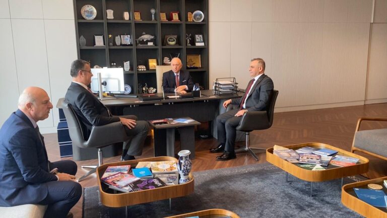 Samsun İl Tarım ve Orman Müdürü Sayın Kemal Yılmaz, Şube Müdürü İcabi Çağan ve Bafra İlçe Müdürü Mehmet Güreş tesislerimizi ziyaret ettiler. İl Müdürümüze Su ürünleri yetiştiricilerinin sorunlarını ve birliğimizin faaliyetlerini anlattık.